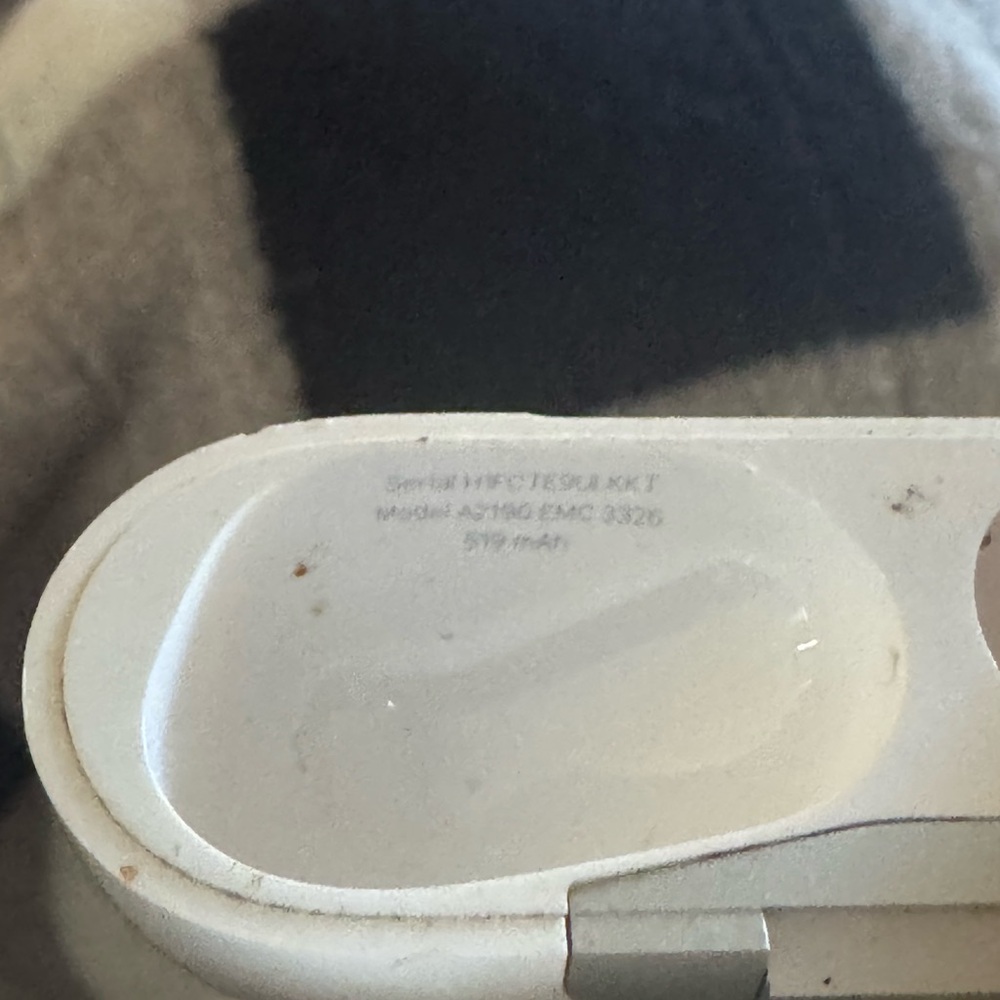 AirPod pros first generation - Picture 9 of 9